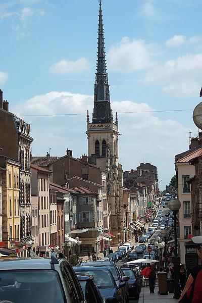 2010-06- (87).JPG - Schwungvoll erstreckt sich die Nord-Süd-Achse durch die Stadt